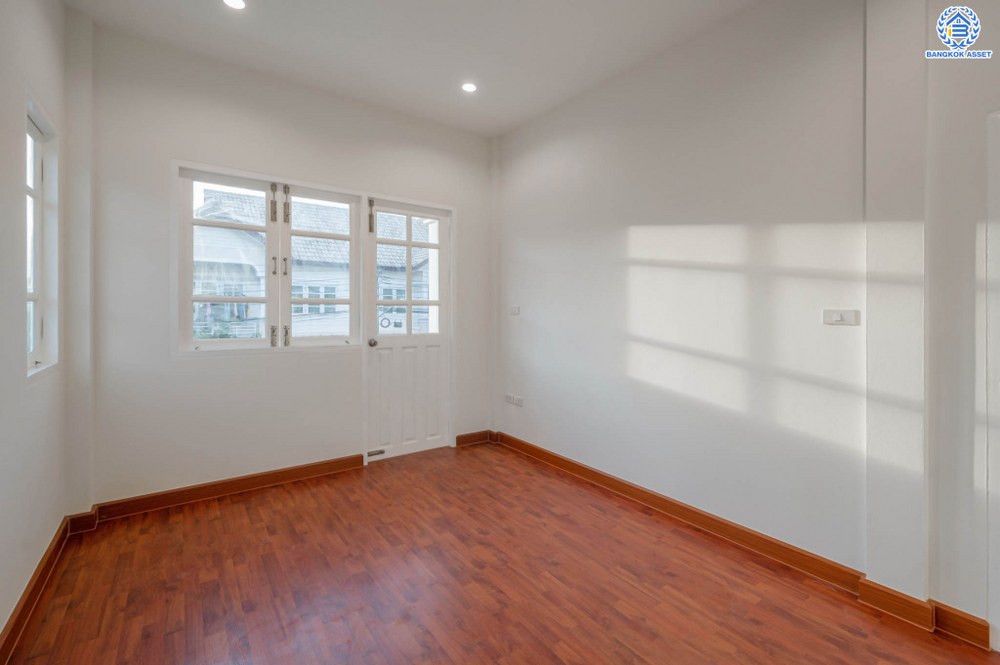 บ้านมือสองตกแต่งใหม่ โครงการ ดรีมเพลส สวนผัก ทาวน์เฮ้าส์หลังมุมพื้นที่กว้าง 28.5 ตร.ว. ฟังก์ชัน 3 ห้องนอน 2 ห้องน้ำ สิ่งอำนวยความสะดวกครบครัน พร้อมตอบโจทย์ทุกการเข้าอยู่ บนทำเลที่เชื่อมต่อหลายเส้นทาง ถนนราชพฤกษ์, พระราม5 และบรมราชชนนี ใกล้ทางด่วน "ศรีรัช"